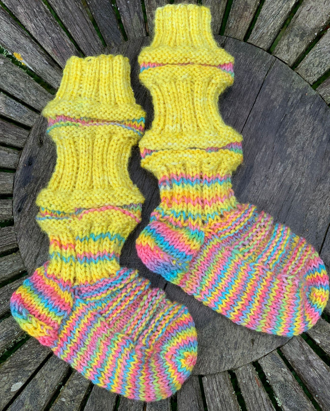 
                  
                    Tågsockor av restgarn, 11,5cm i foten
                  
                