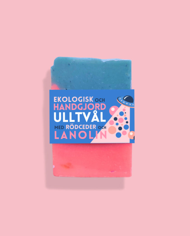 
                  
                    Ulltvål med lanolin och rödcederolja, ca 25-30g
                  
                